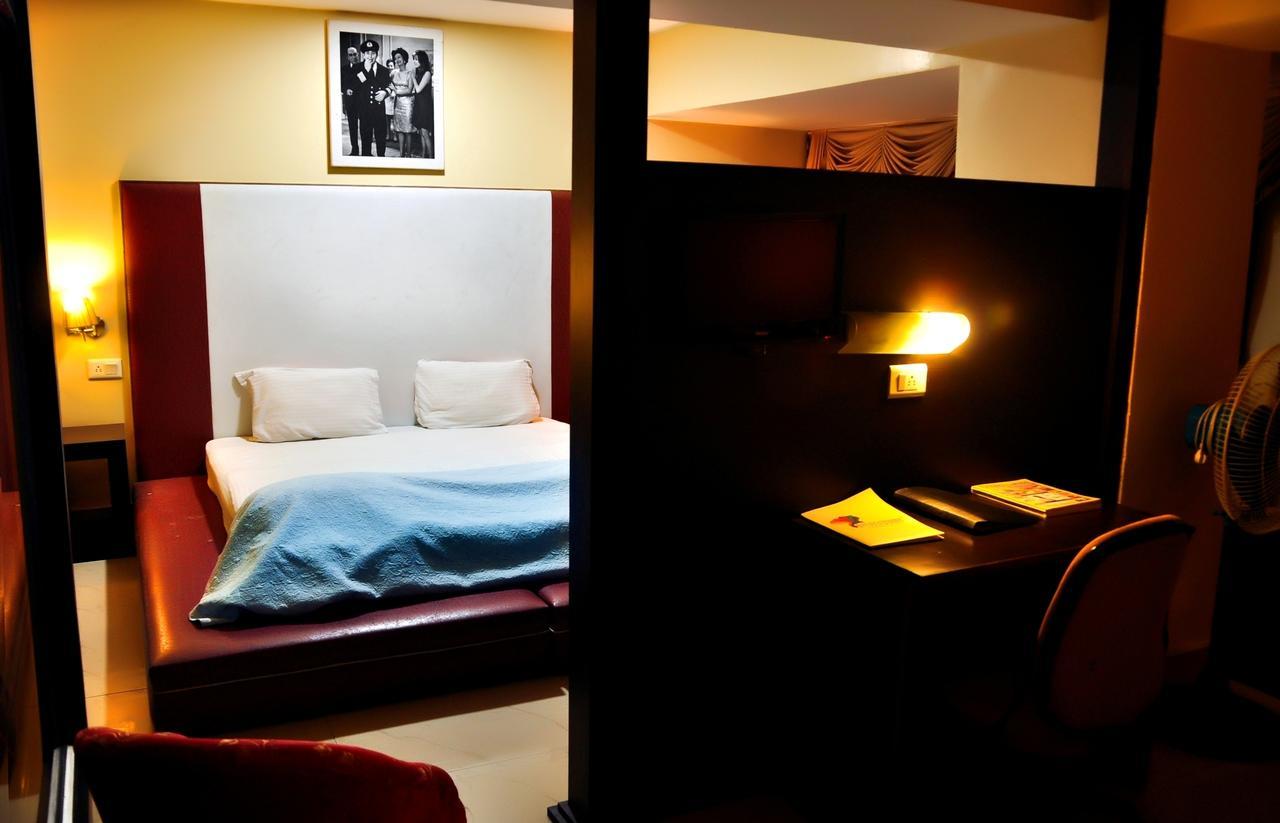 Hotel Unite Pathānkot Buitenkant foto