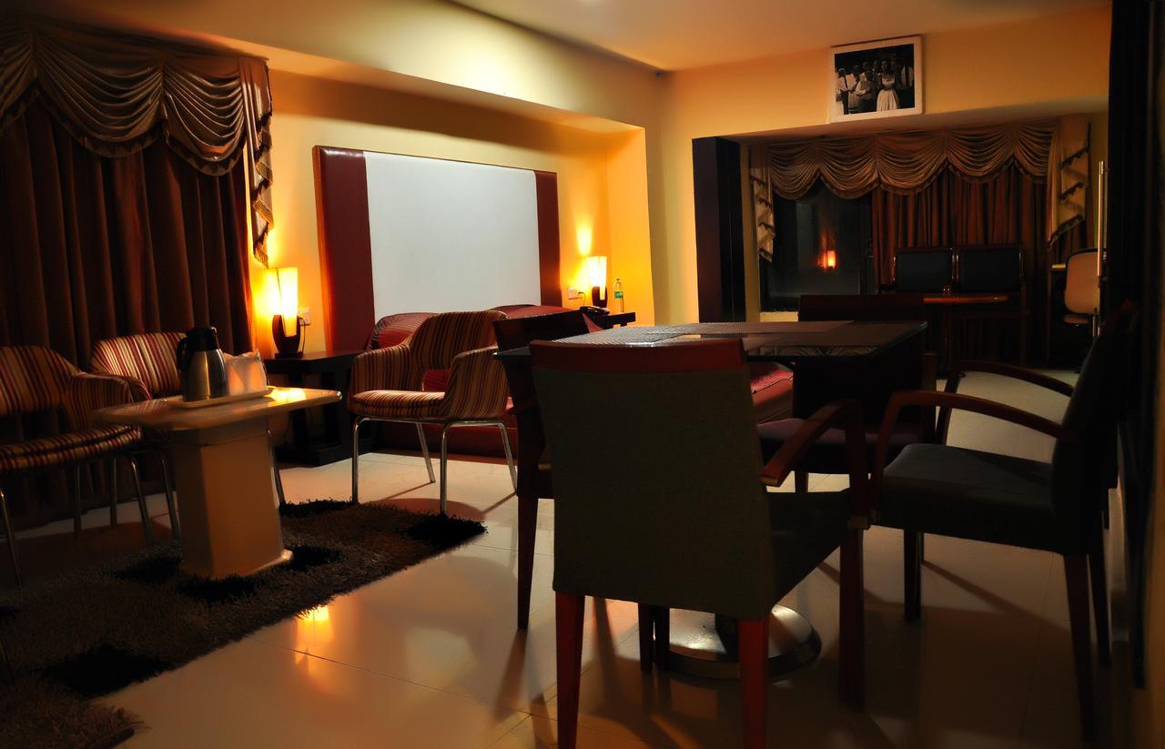 Hotel Unite Pathānkot Buitenkant foto