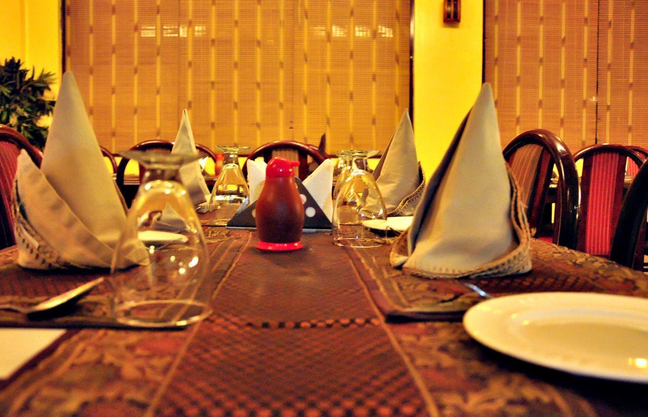 Hotel Unite Pathānkot Buitenkant foto